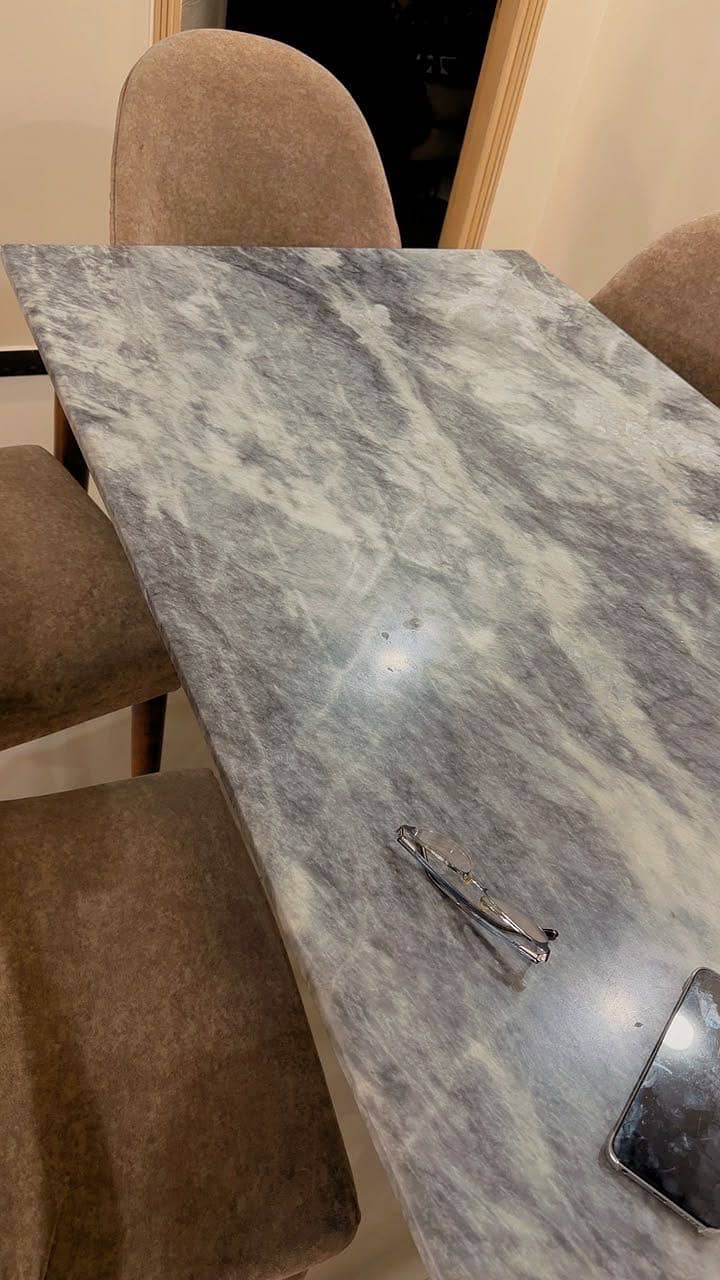 Dining table 0