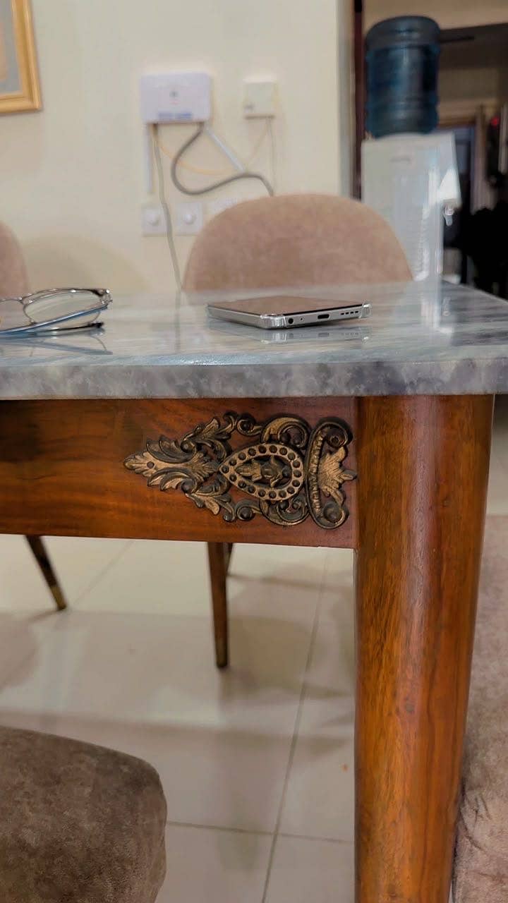 Dining table 4
