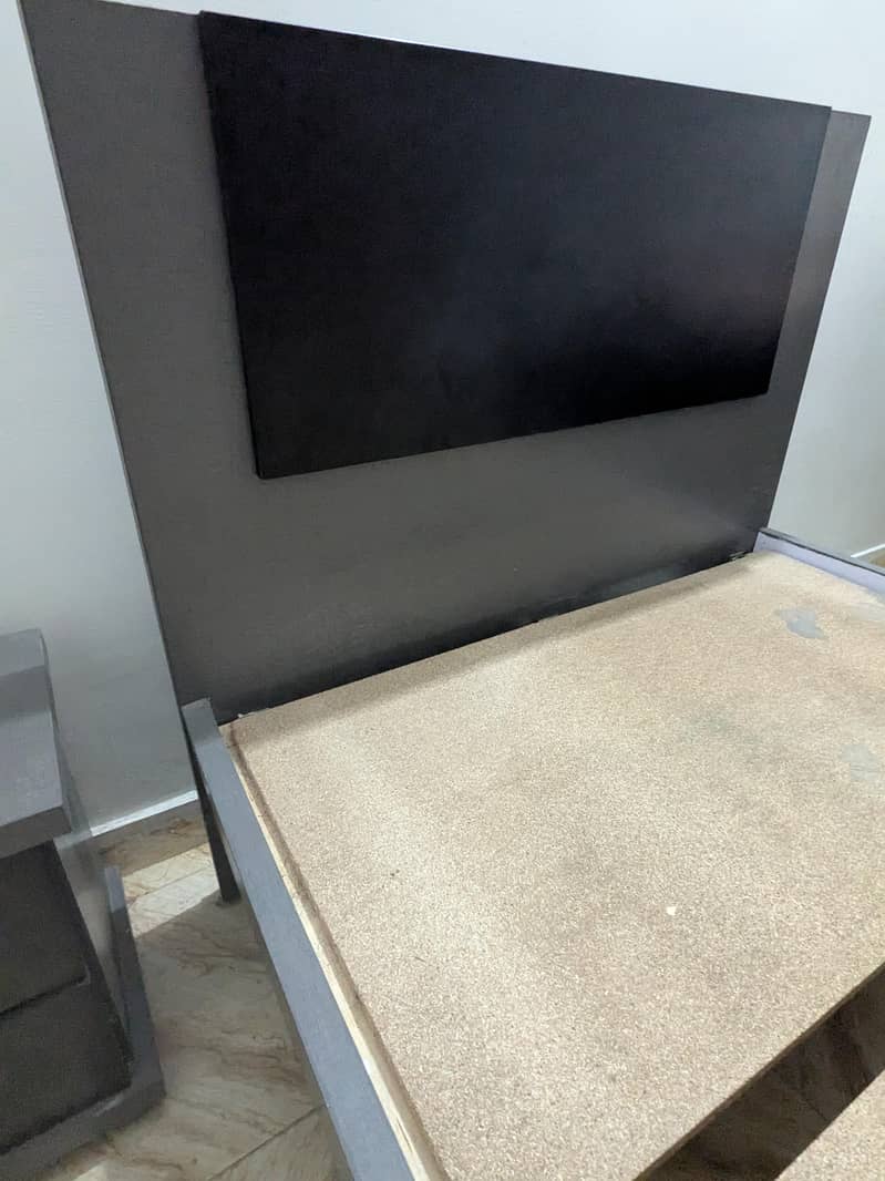 Single bed with Side Table and Mattress 4