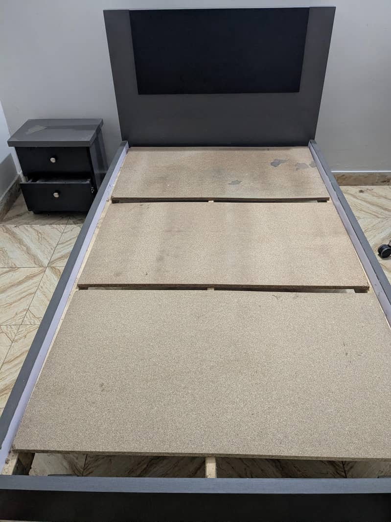 Single bed with Side Table and Mattress 6