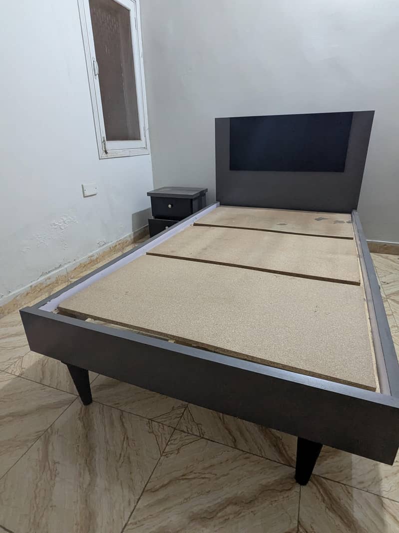 Single bed with Side Table and Mattress 7