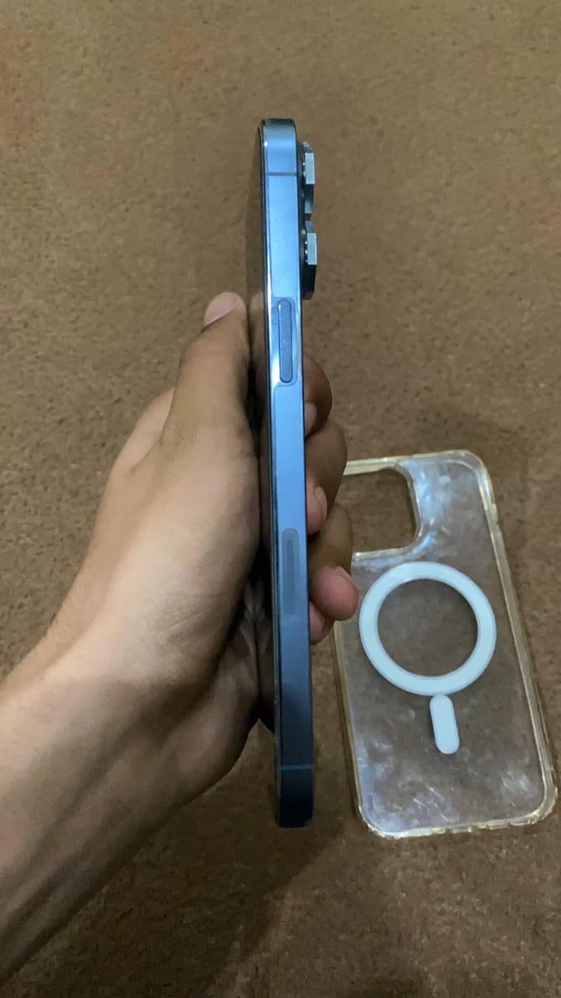Apple iPhone 13 Pro Max 2