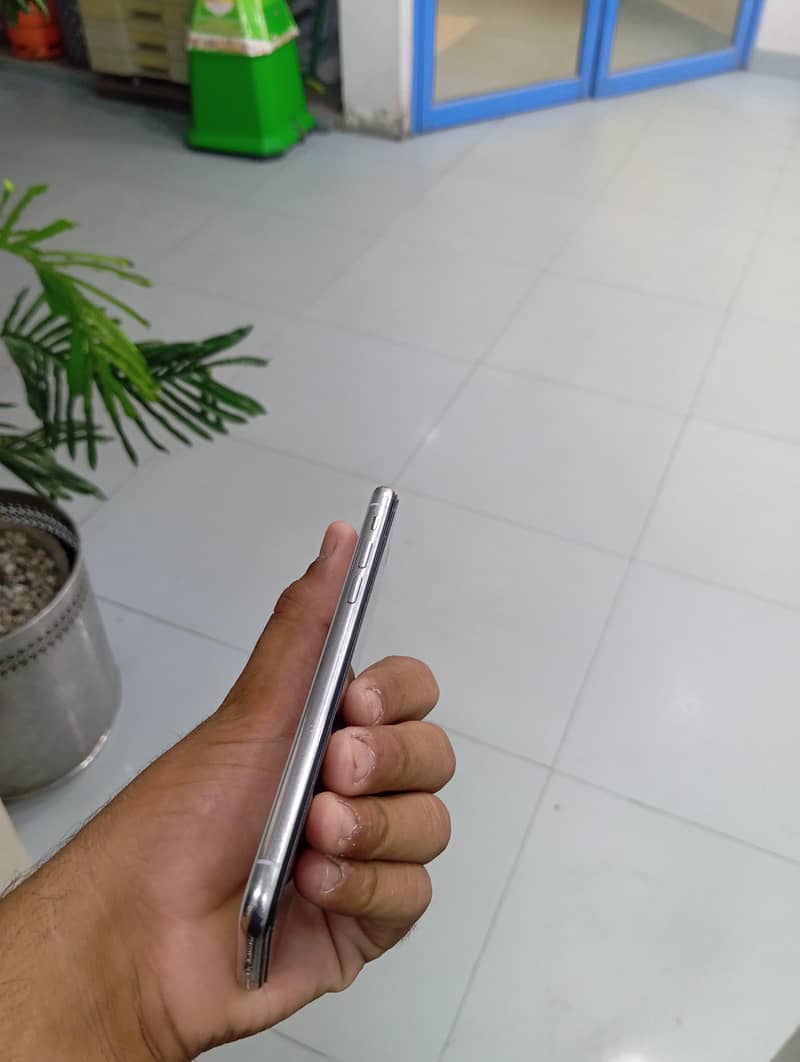 Apple iPhone X 5