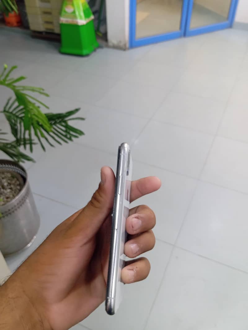 Apple iPhone X 6