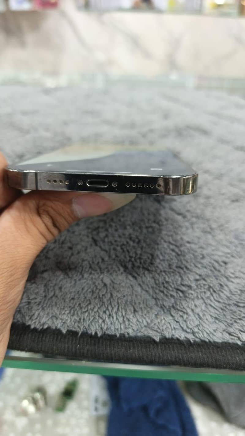 Apple iPhone 12 Pro Max 4