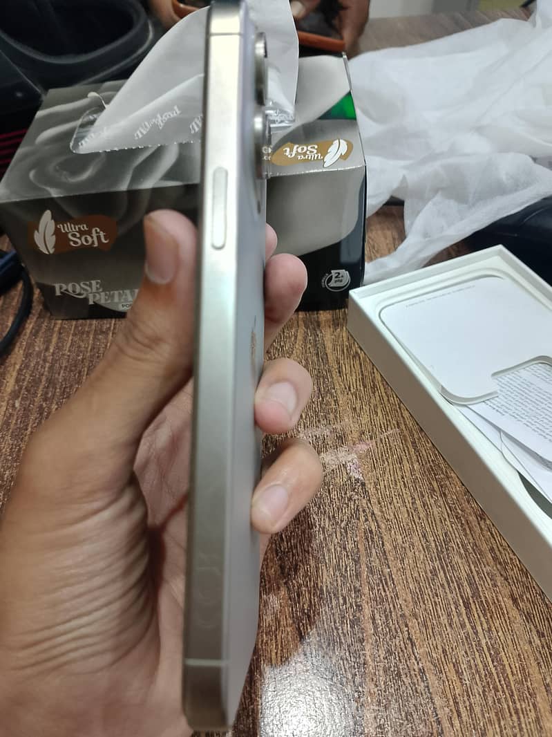 Apple iPhone 15 Pro Max 2