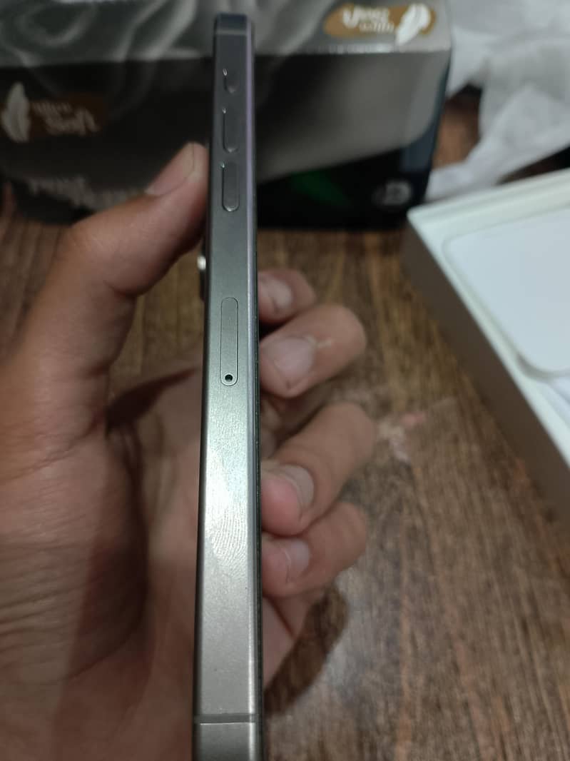 Apple iPhone 15 Pro Max 3