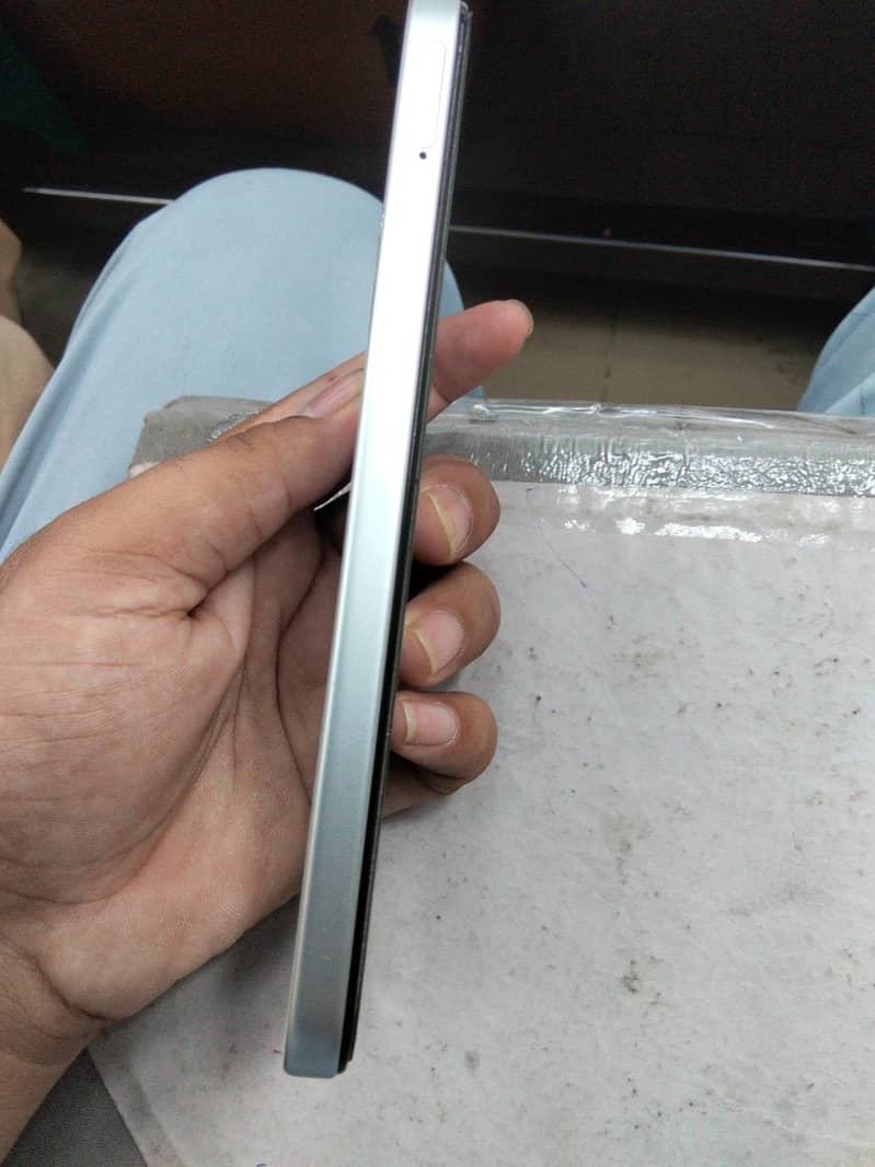 OPPO A6c 3