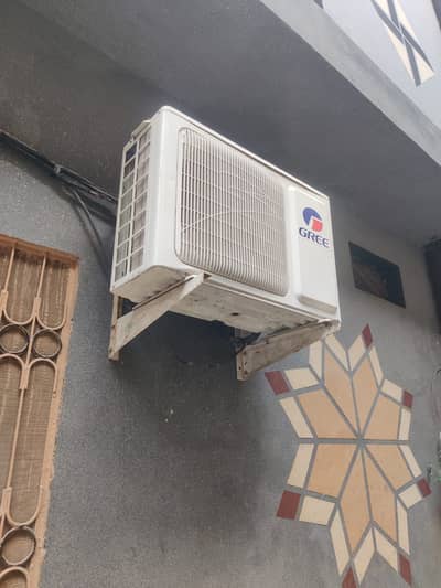 Gree 1.5 ton split AC -1800 BTU Bahtareen cooling -used