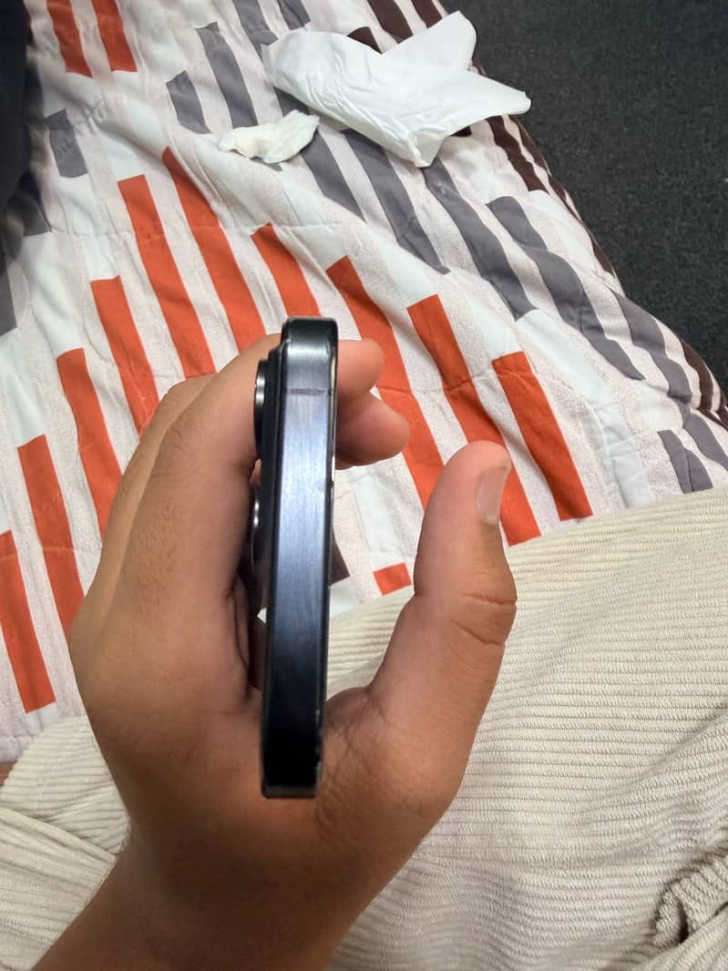 Apple iPhone 15 Pro 3