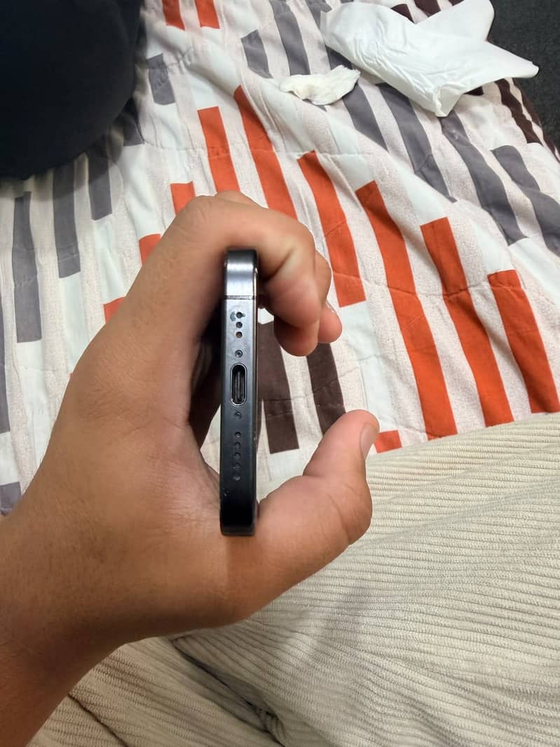 Apple iPhone 15 Pro 4