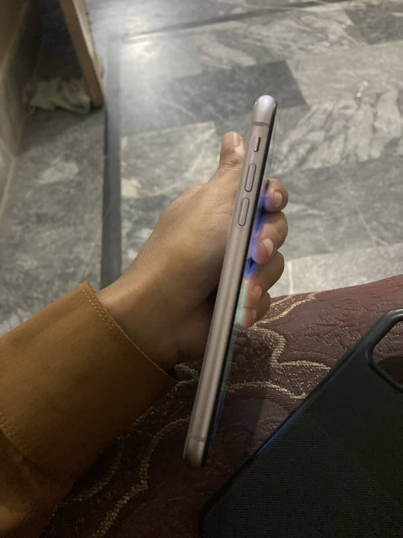 Apple iPhone 11 3