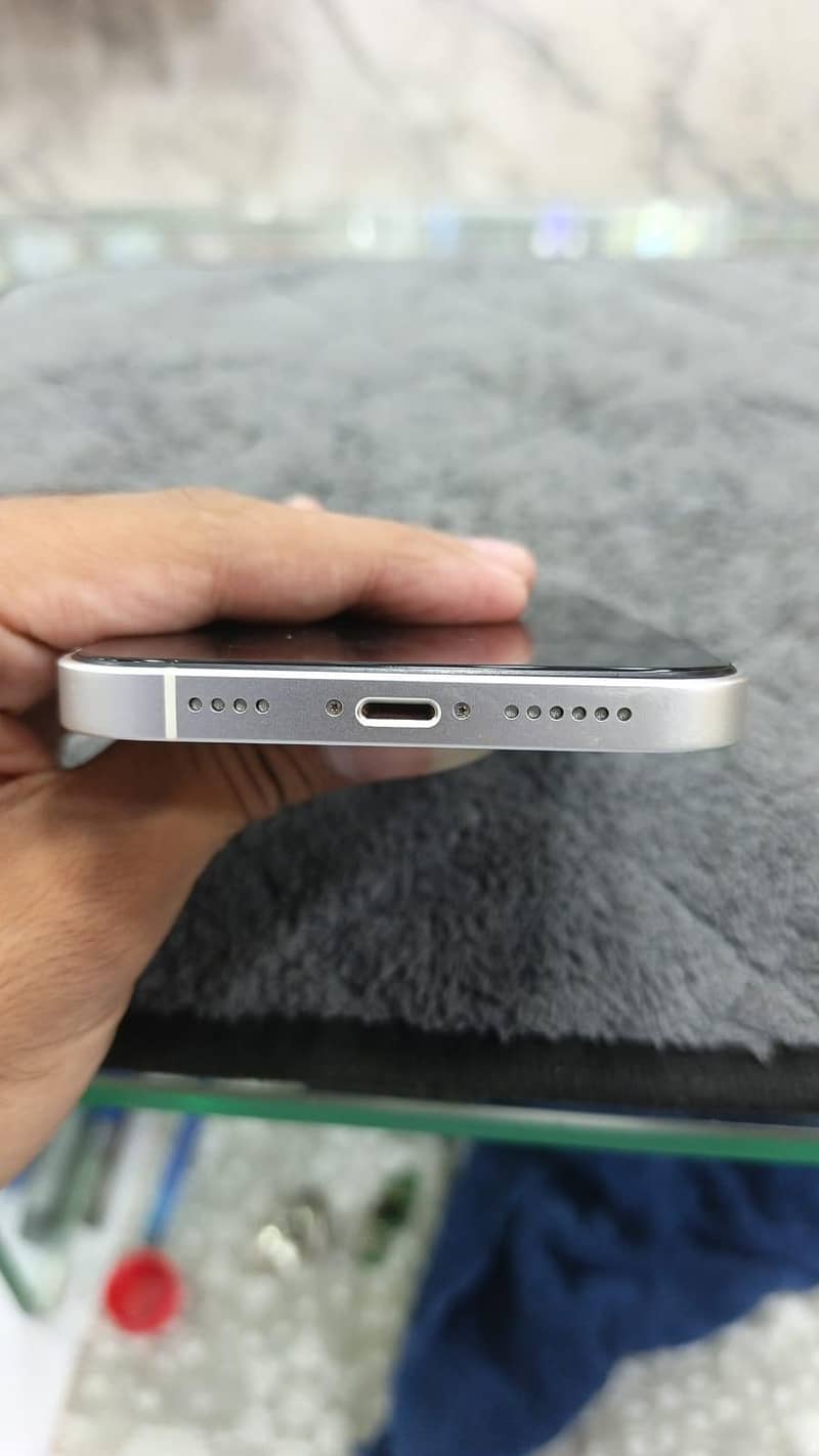 Apple iPhone 17 Pro Max 4