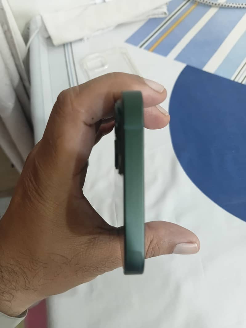 Apple iPhone 13 1