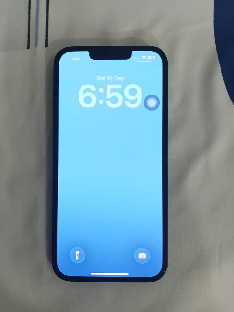 Apple iPhone 13 4