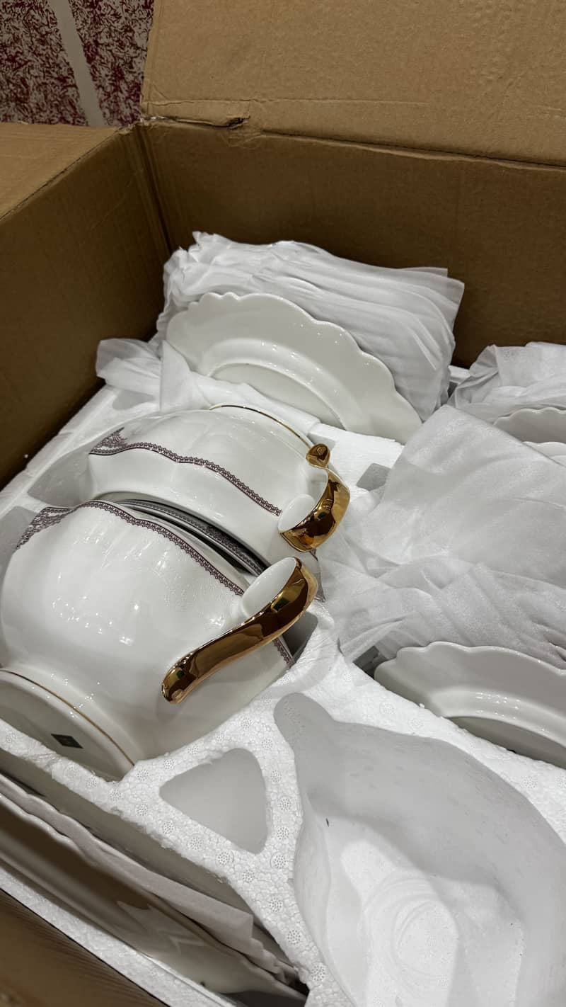 Glass dinner set 2