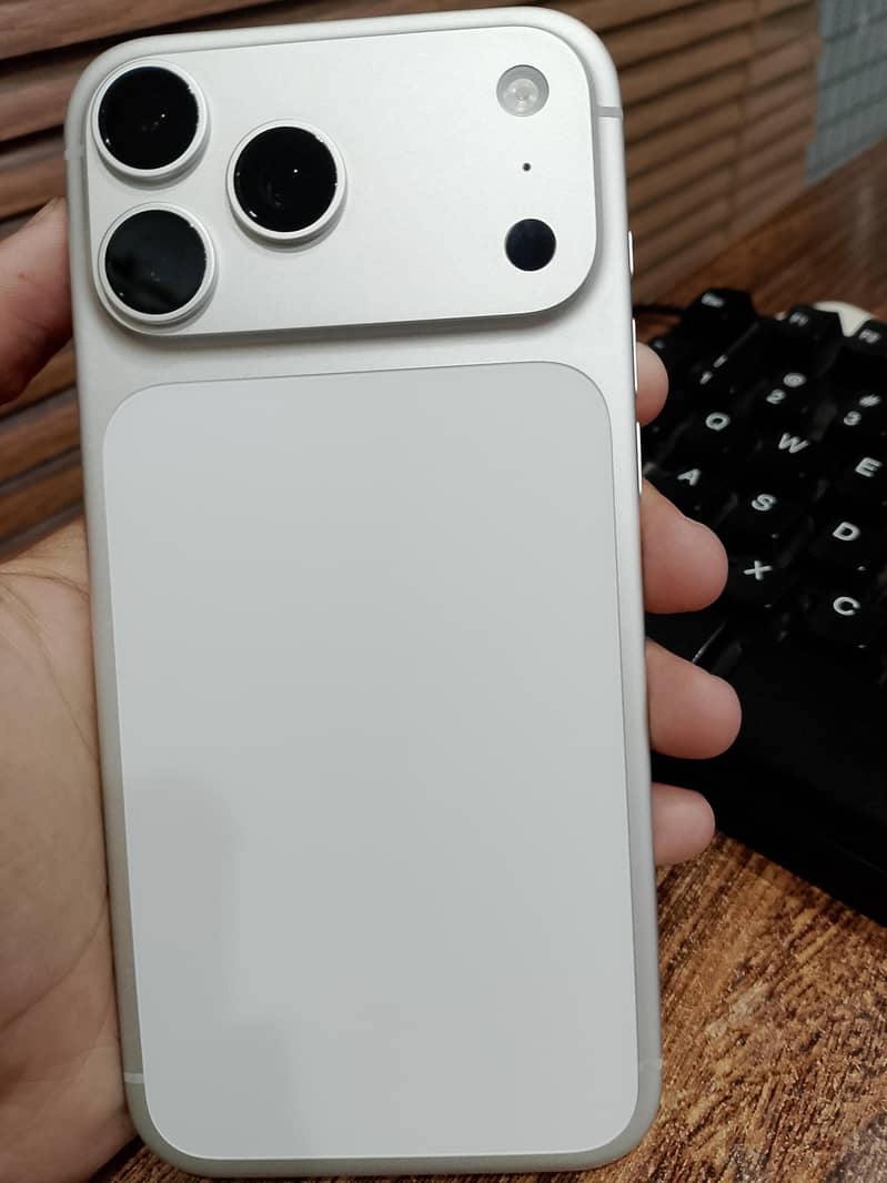 Apple iPhone 17 Pro Max 1