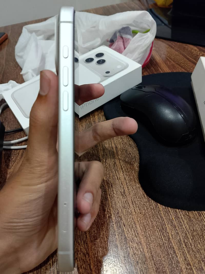 Apple iPhone 17 Pro Max 3