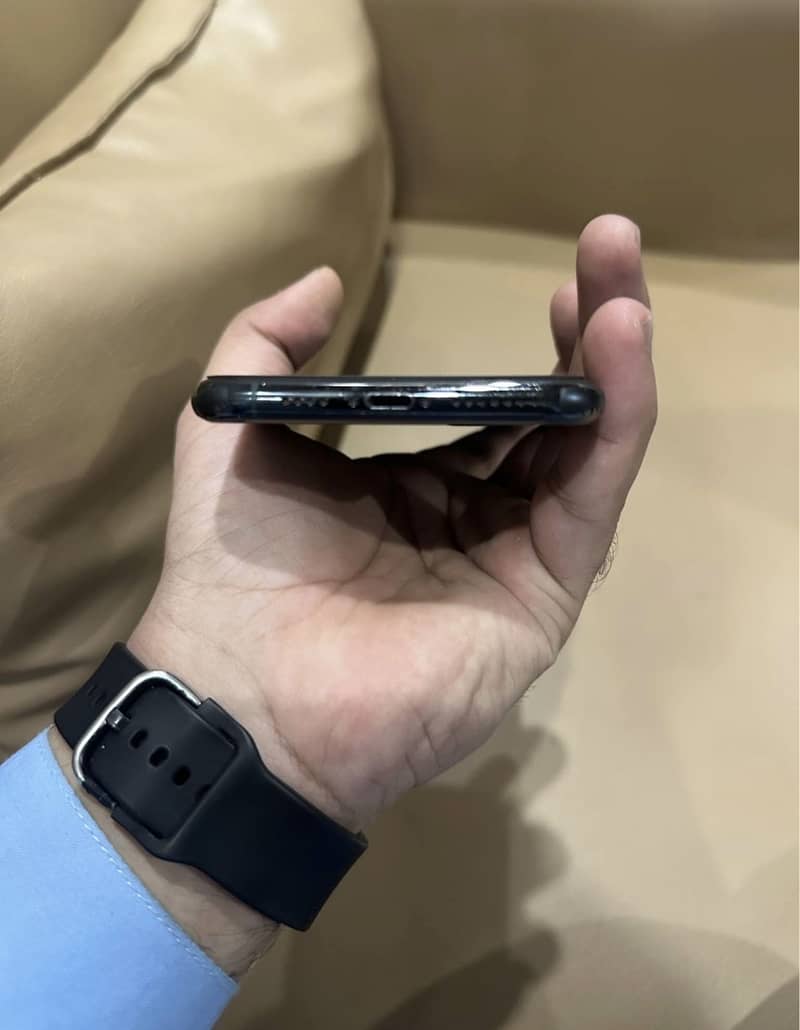 Apple iPhone 11 Pro Max 1