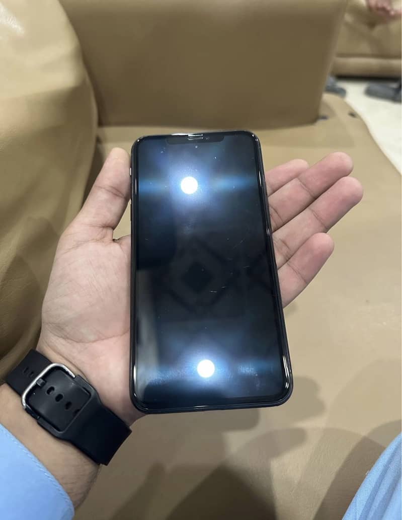 Apple iPhone 11 Pro Max 2