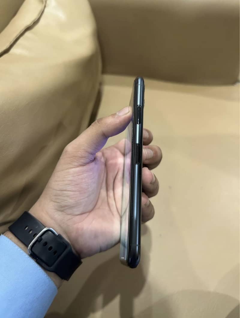 Apple iPhone 11 Pro Max 5