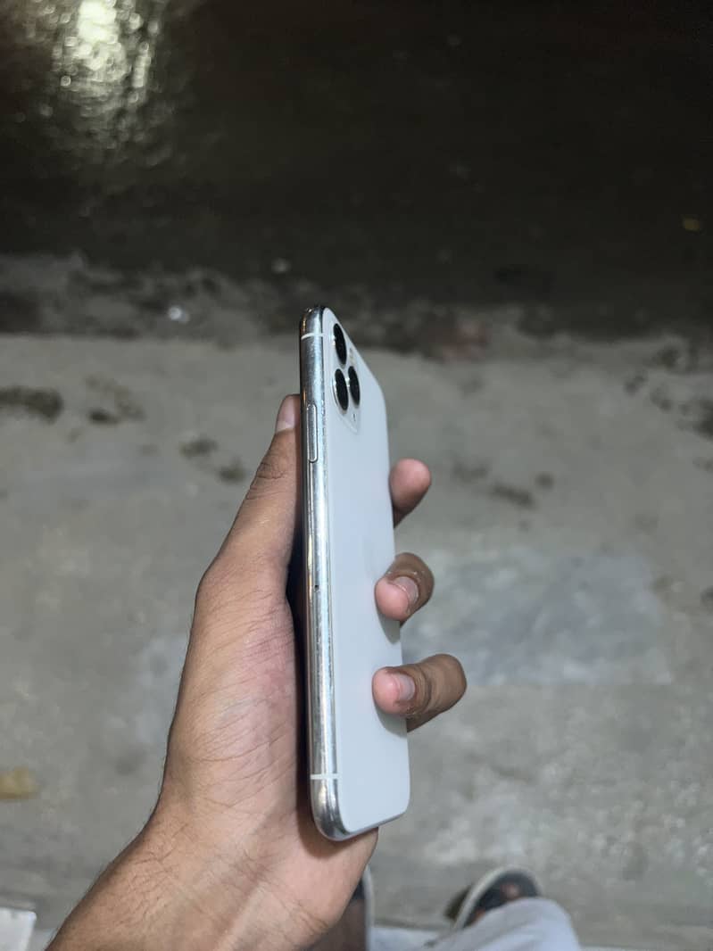 Apple iPhone 11 Pro 2