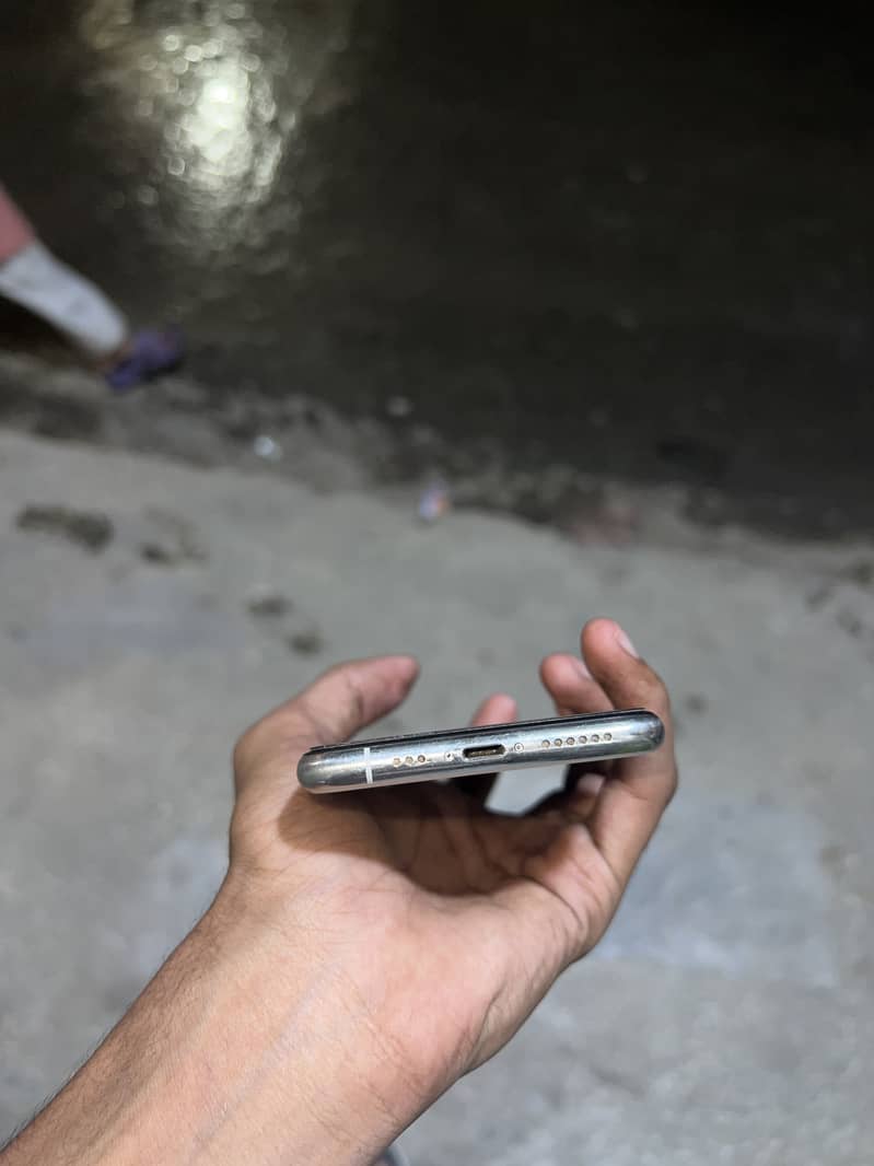 Apple iPhone 11 Pro 6
