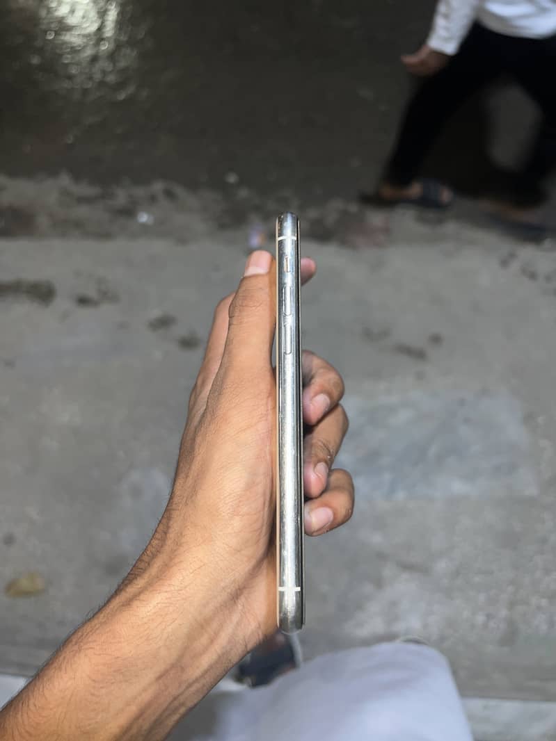 Apple iPhone 11 Pro 7
