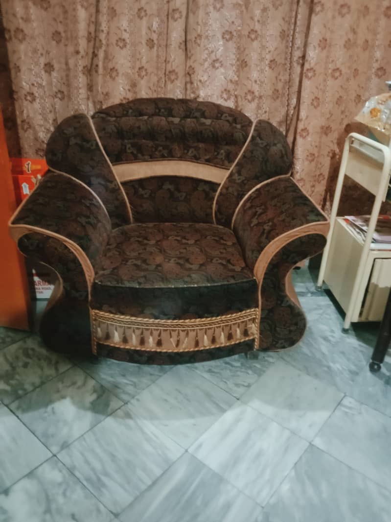 Brown colour 10/10 Sofa set 2