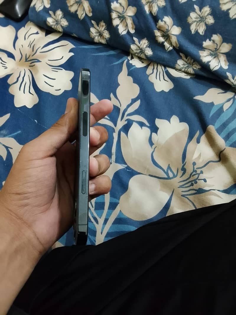 Apple iPhone 12 Pro 1