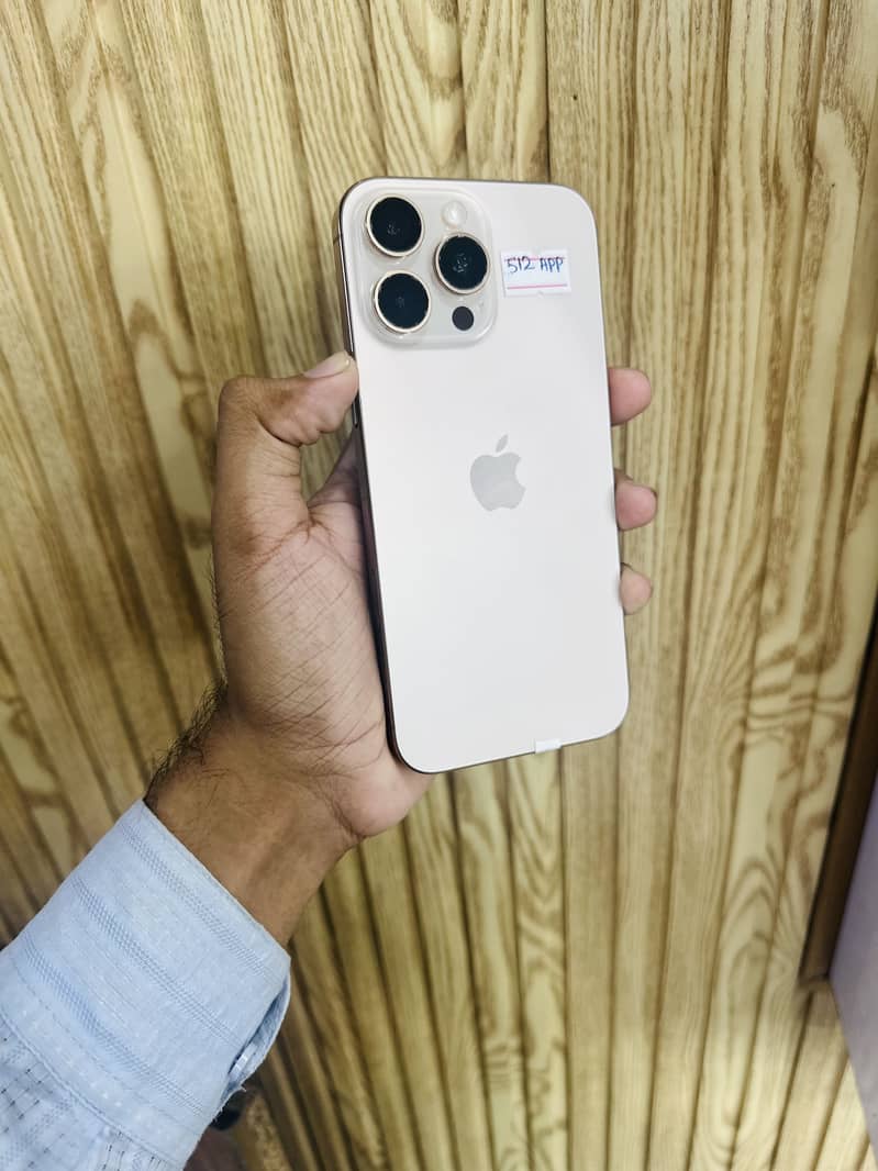 iPhone 16 Pro Max 1
