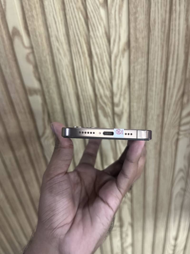 iPhone 16 Pro Max 2