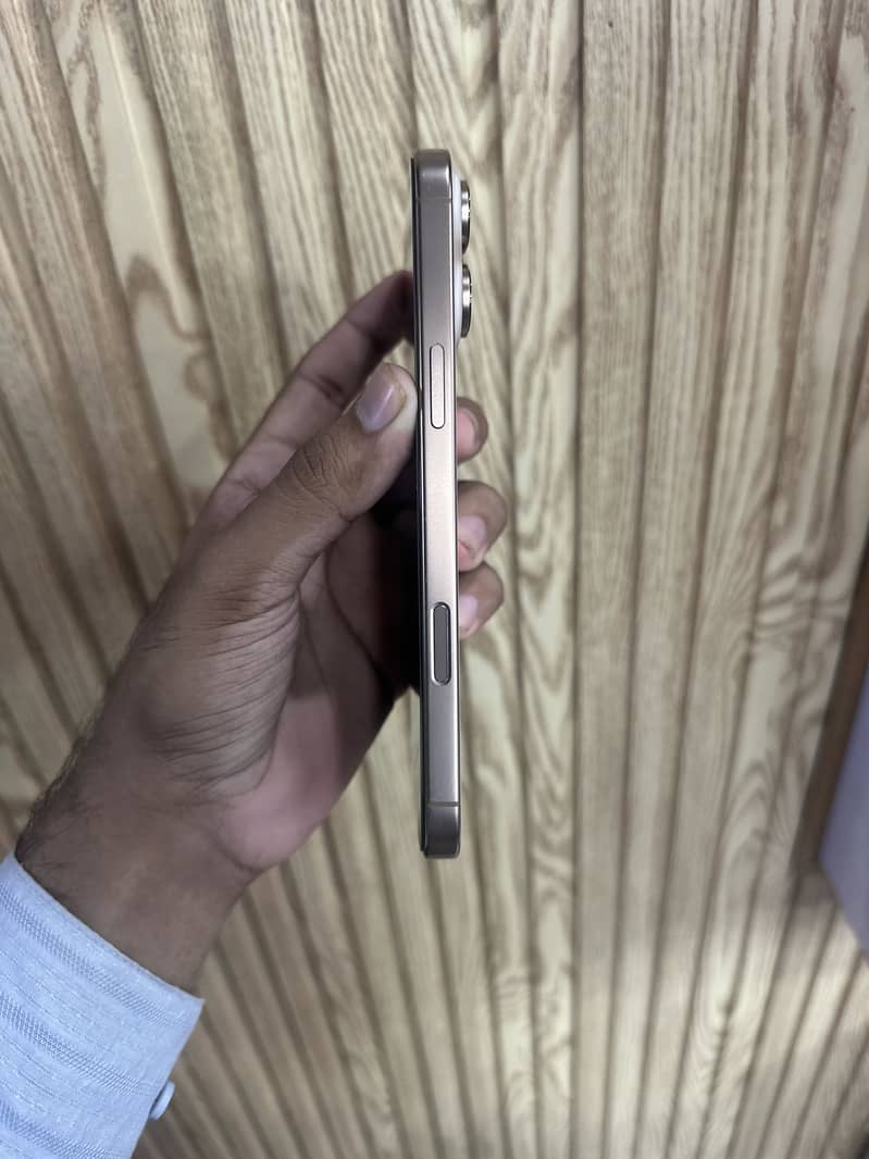 iPhone 16 Pro Max 3