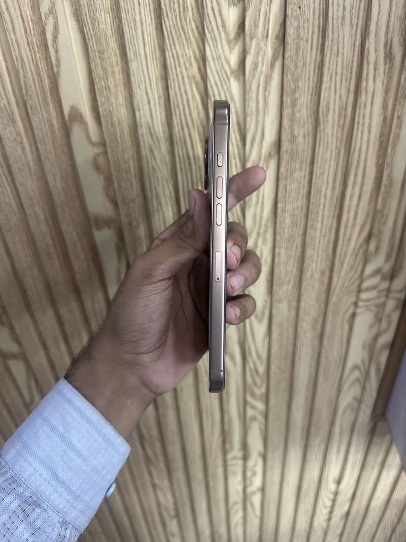 iPhone 16 Pro Max 5