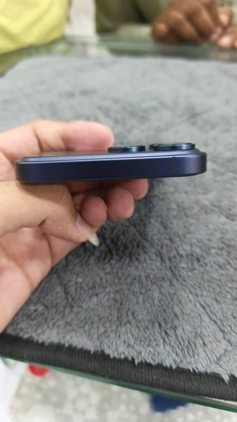 Apple iPhone 17 Pro Max 4
