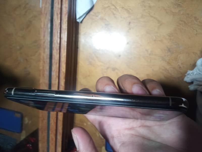 Apple iPhone XS 3