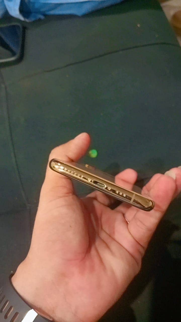 Apple iPhone XS 1