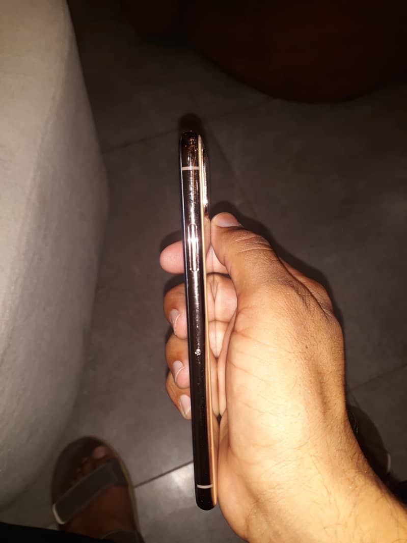 Apple iPhone XS 3