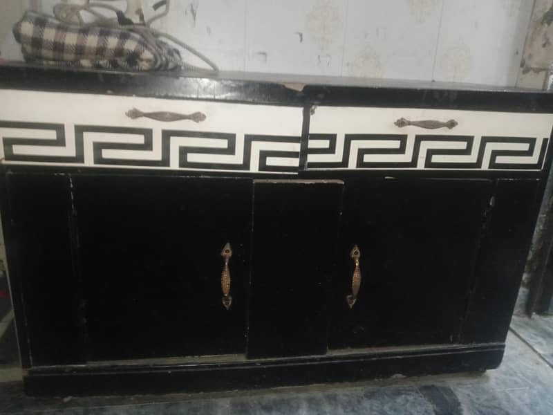 ایک عدد بیڈ سیٹ ساتھ سایڈ ٹیبلز 3