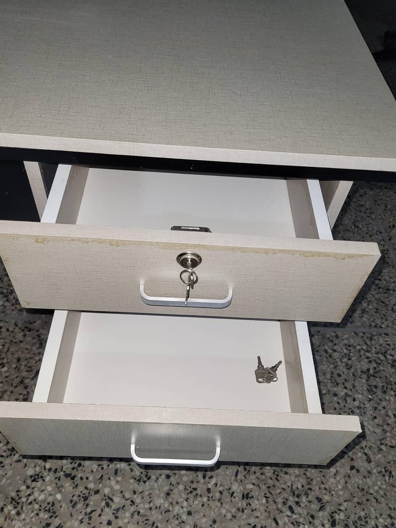 computer/office table 4