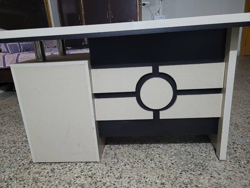 computer/office table 8