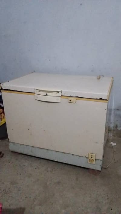 ya ik freezer ha Jo 2hour ma chizon ko thanda kar data ha