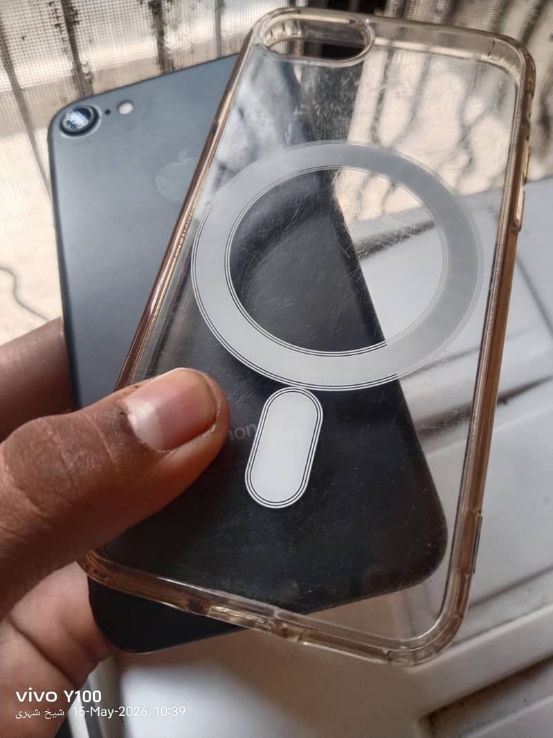 Apple iPhone 7 2