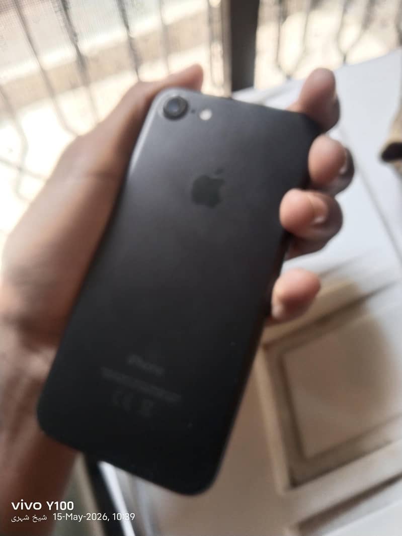 Apple iPhone 7 3