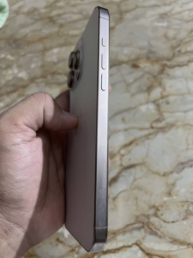 Apple iPhone 16 Pro Max 5