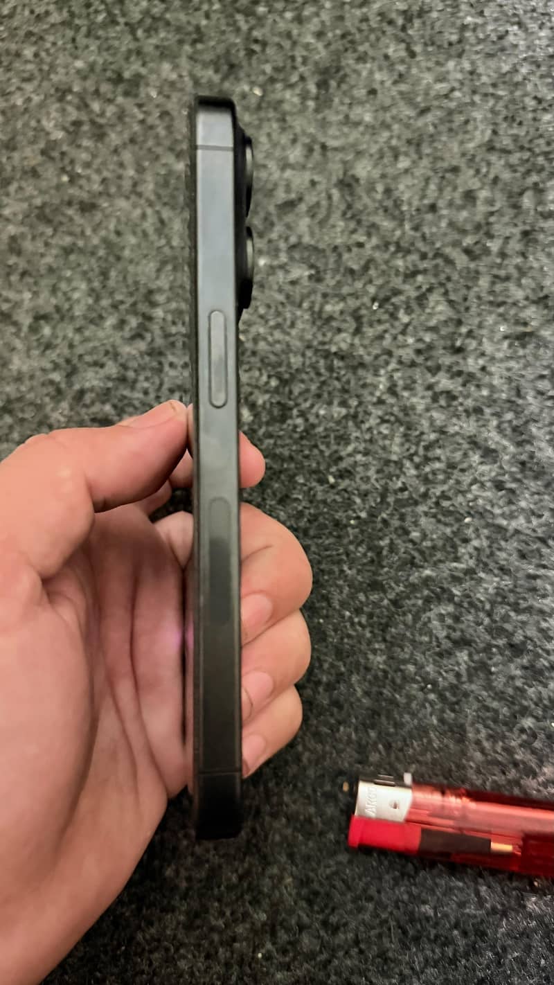 Apple iPhone 15 Pro 2