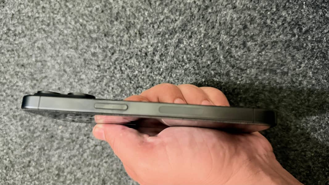Apple iPhone 15 Pro 3