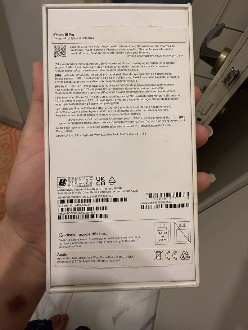 Apple iPhone 16 Pro 0