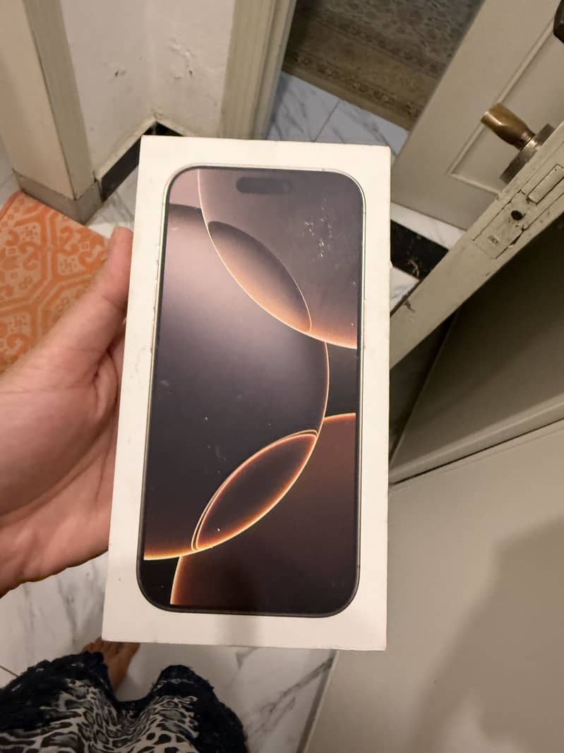 Apple iPhone 16 Pro 1