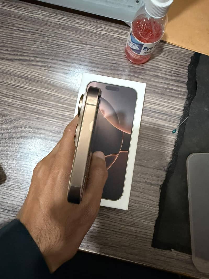 Apple iPhone 16 Pro Max 4